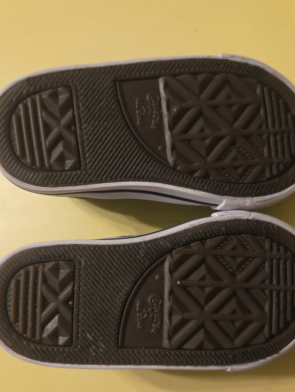 Converse Toddler Kids Sz 5 Black and White Low-Top Canvas Sneakers
